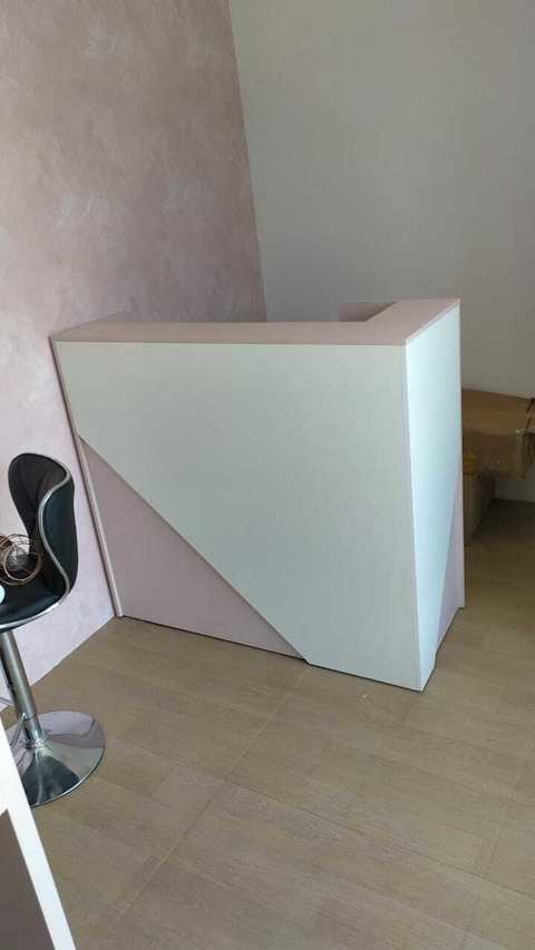 Balcão em L MDF rosa milkshake com frente branca cód.9465
