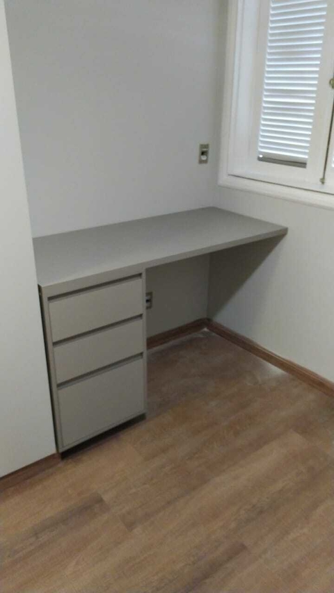 Mesa suspensa MDF gris c/ gaveta cód.gris1