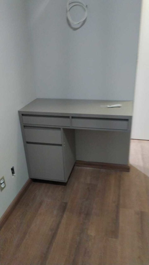 Mesa suspensa MDF gris com gavetas e porta cód.gris