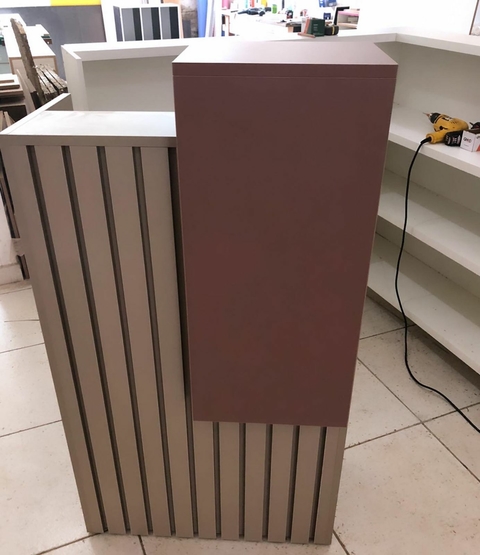 balcão ripado MDF perola urbana e rosa glamour Cód.glma8