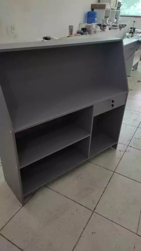 Balcão caixa MDF cinza puro recuo cód.ciz