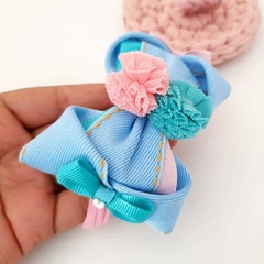 Laço pompom amorinha (8cm) na internet