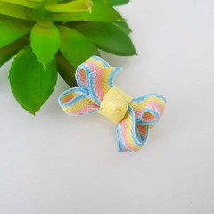 Laço de bebê candy arco íris (3cm - 5cm) na internet