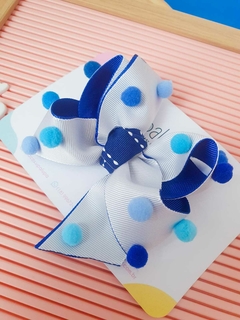 Laço escolar com pompons azuis