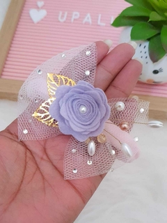 Faixa de tule com flor lilás (8cm) - comprar online