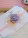 Faixa de tule com flor lilás (8cm)