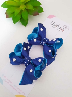 Par de laço escolar com florzinha - Laços Upalupa