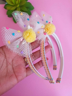 Tiara de tule com corações na internet