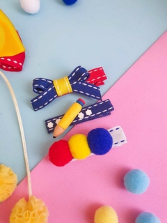 Kit escolar amarelo vermelho e azul - Laços Upalupa