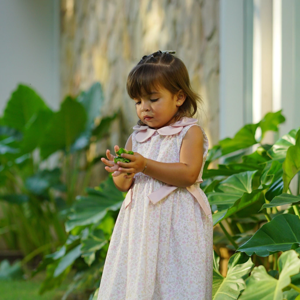 VESTIDO GOLA PÉTALA ROSA