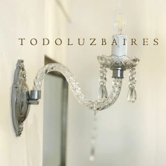 Aplique de pared de 1 luz con base de bronce cromada y brazo de vidrio