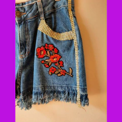 Short Jeans Bolsos Bordado Strass Franja c Cinto Artesanal - Belíssima Atelier Artesanal  sob medidas online 