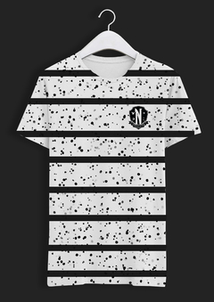 Camiseta Wandinha Branca Listras