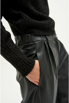 PANTALON ANCHO PERRY AKIABARA en internet