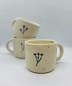 Taza florcitas azules en internet