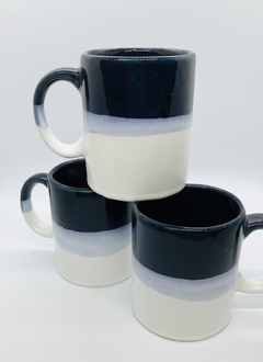 Taza recta azul y blanco