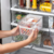 Organizador de Geladeira Dry 3,2 litros com 2 cestos na geladeira com legumes.