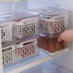 Organizadores de Geladeira Dry com cestos na geladeira com frutas, hortaliças e legumes.