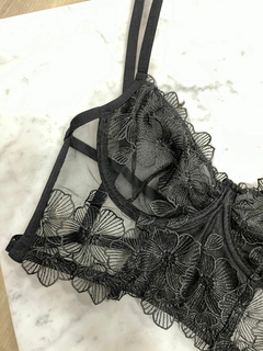 Bustier Kenedy en internet