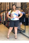 BLUSA ESTAMPADA COM FRANZIDO NA MANGA PLUS SIZE