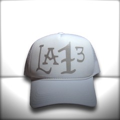 BONÉ CHARLIE BROWN JR LA 13 BRANCO