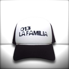 BONÉ CHARLIE BROWN JR 013 LA FAMILIA