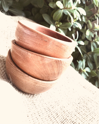 Cuenco pequeño de madera .