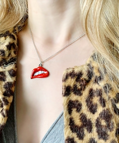 Collar boca roja LIPS