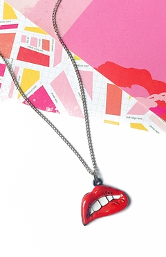 Collar boca roja LIPS - comprar online