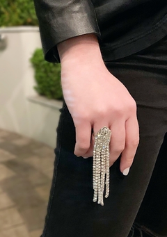 Imagen de Anillo plateado flecos de strass IRIS