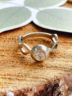 Anillo plateado de acero quirurgico y cristal HELEN - Gabriella Capucci