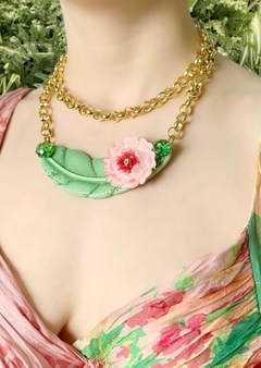 Collar dorado de flores SPRING