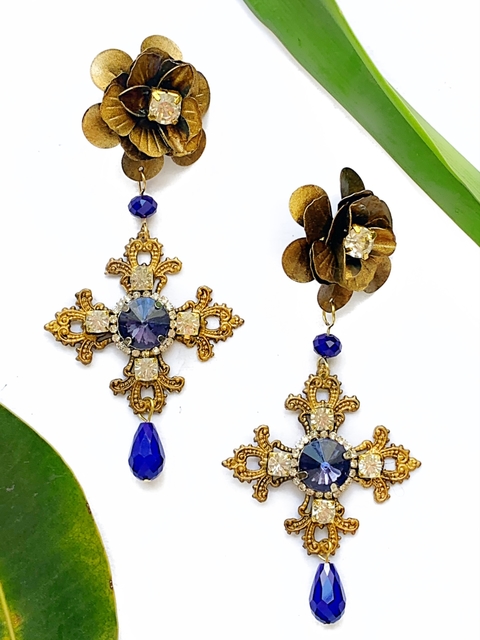 Aros dorados de cruz ANTIGONE