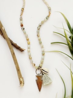 Collar largo con dijes BEACH en internet