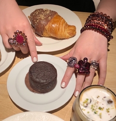 Anillo violeta de strass LEXIE - tienda online