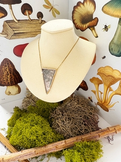 Collar con dije triangular TIANA - Gabriella Capucci