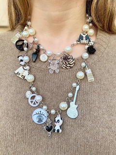 Collar con dijes blancos y negros IOANA - Gabriella Capucci