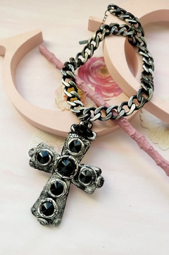 Collar cruz de piedras XIOMARA en internet
