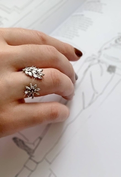 Anillo flor de zirconia plata FLORA