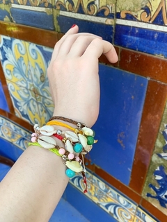 Imagen de Pulsera de hilo y caracoles BAY
