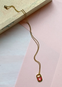Collar dorado con dije de chapita KENDRA - comprar online