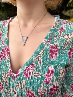 Collar con dije triangular AMANDA - Gabriella Capucci