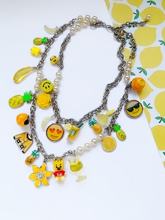 Collar con dijes amarillos BERNICE en internet