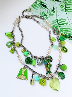 Collar con dijes verdes ARIANA en internet