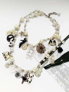 Collar con dijes blancos y negros IOANA - comprar online