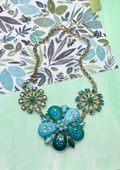 Collar dorado de flores celestes LIZ - comprar online