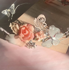 Tocado plateado de flores y mariposas JANET - comprar online