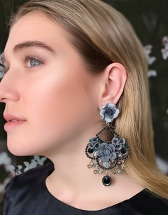 Aros de flores grises GREY ROSE - Gabriella Capucci
