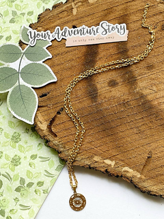 Collar dorado con dije MATILDA en internet