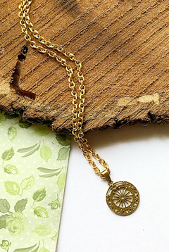 Collar dorado con dije MATILDA - comprar online